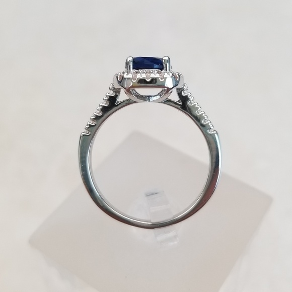 18k Sapphire Ring - Picture 4 of 8